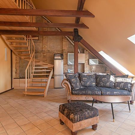 Spacious 2-Bedroom Apartment With Sauna In Vilnius Old Town By Urban Rent Bagian luar foto