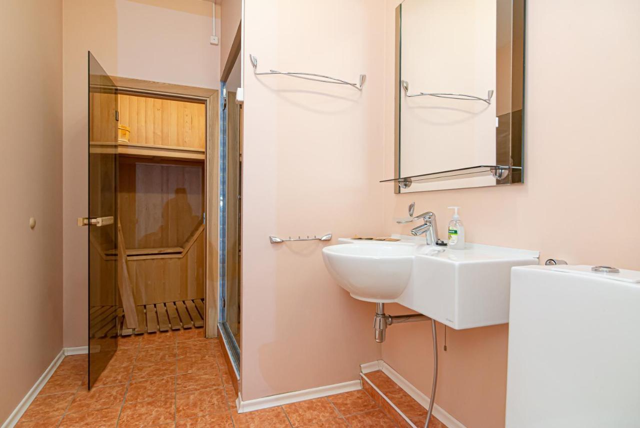 Spacious 2-Bedroom Apartment With Sauna In Vilnius Old Town By Urban Rent Bagian luar foto