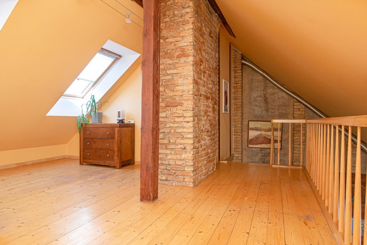 Spacious 2-Bedroom Apartment With Sauna In Vilnius Old Town By Urban Rent Bagian luar foto